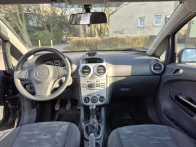 Wnętrze Opla Corsy odkupionego przez Skup Aut Bemowo